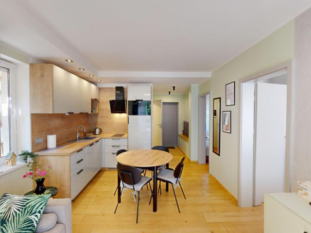 Apartament z dużym ogrodem i miejscem postojowym